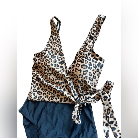 Summersalt The Perfect Wrap One-Piece Swimsuit Leopard Sz 8 - Picture 4 of 7